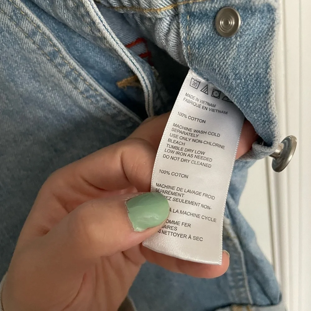BDG Urban Outfitters Women’s 31 Light Wash Denim Short Overalls